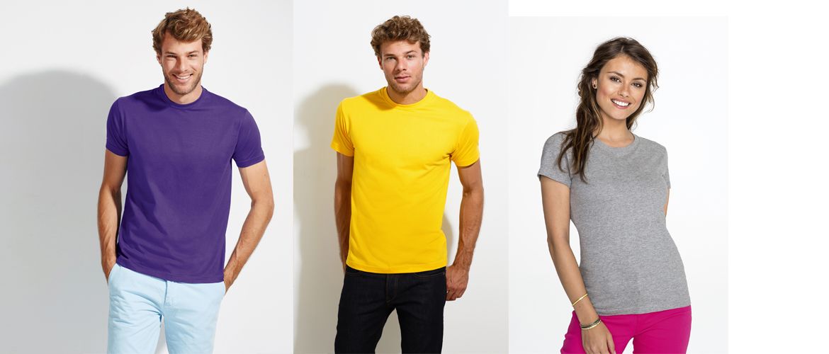 Modelos con camisetas de distintos colores
